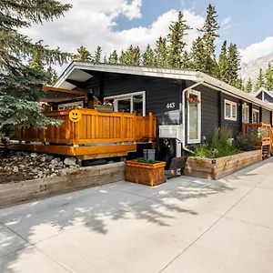 Cougar Street Mountain Apartment Banff