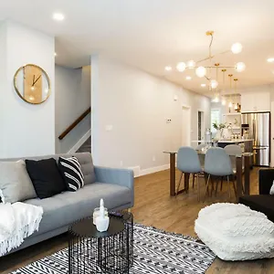 Contemporary Haven: Extended With Modern Comforts Holiday home Edmonton